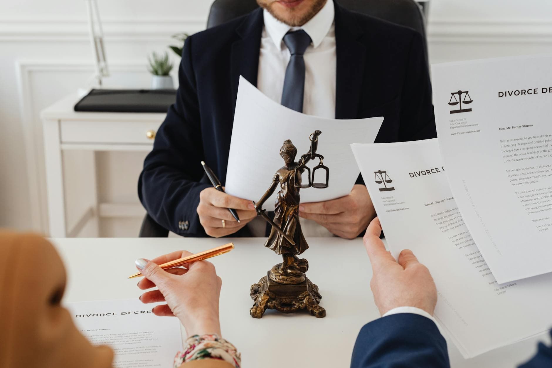 Prix divorce Bordeaux : documents et cabinet d'avocats.